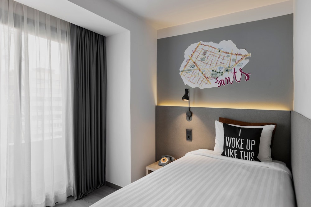 Room at Moxy Barcelona, BARCELONA