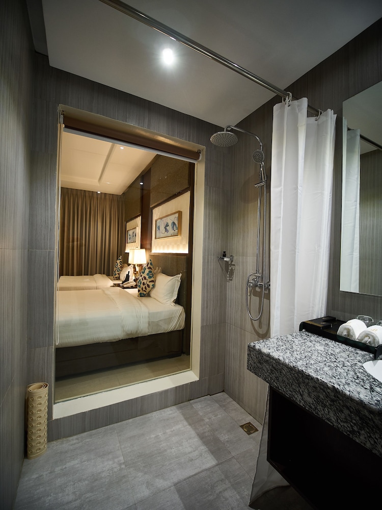 J7 Hotel Plaza 31/33