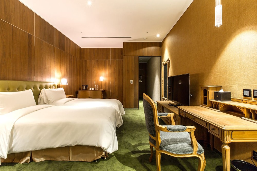 Inhouse Hotel Grand 18/65
