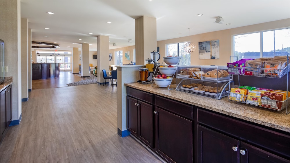 Best Western Dothan Inn & Suites 23/26