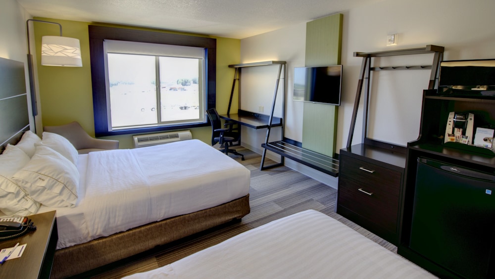 Holiday Inn Express Suites Sioux Center 25/68
