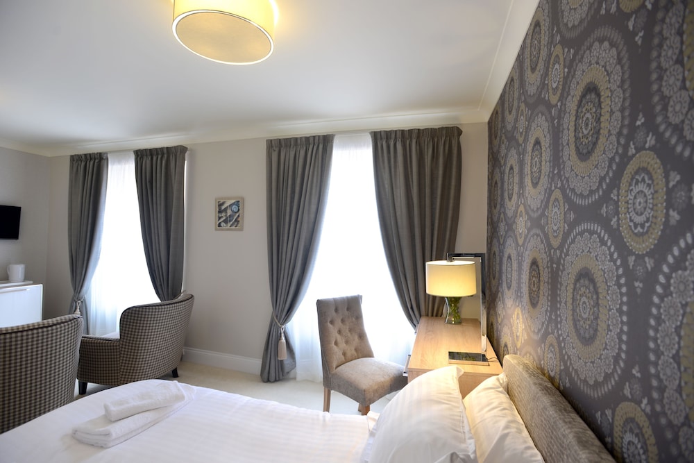 The Devon Court 10/43
