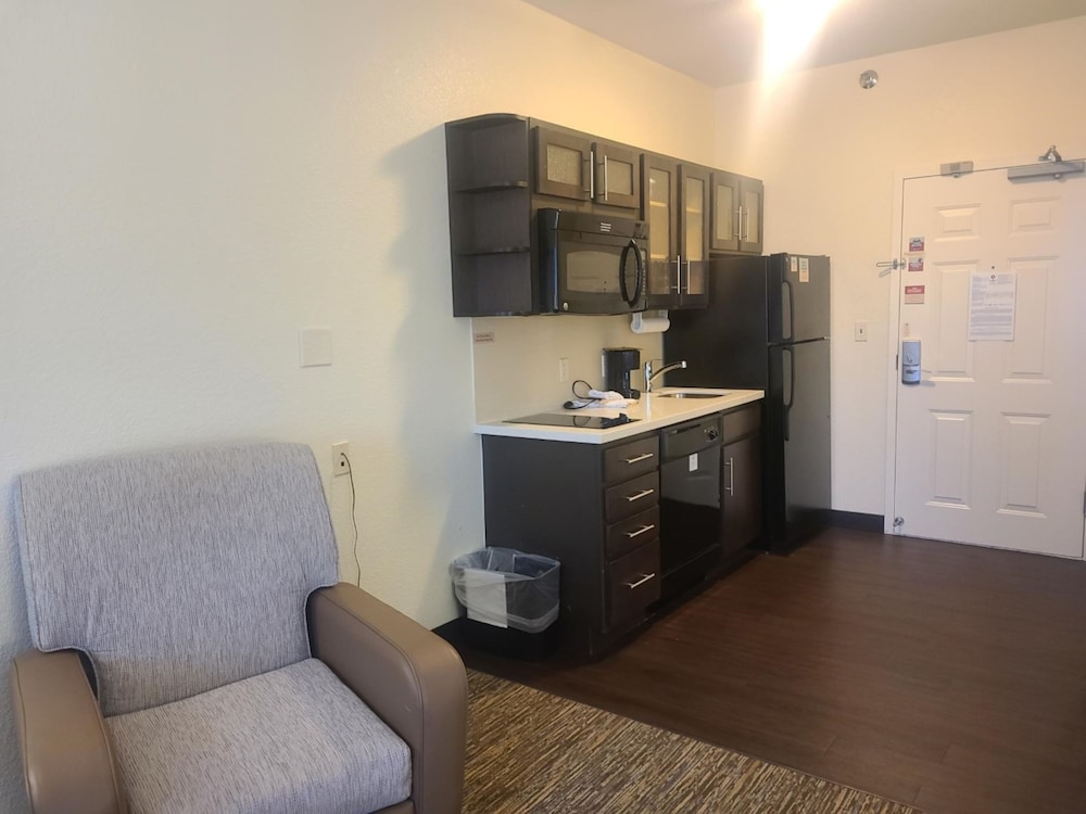 Candlewood Suites Bismarck 36/51