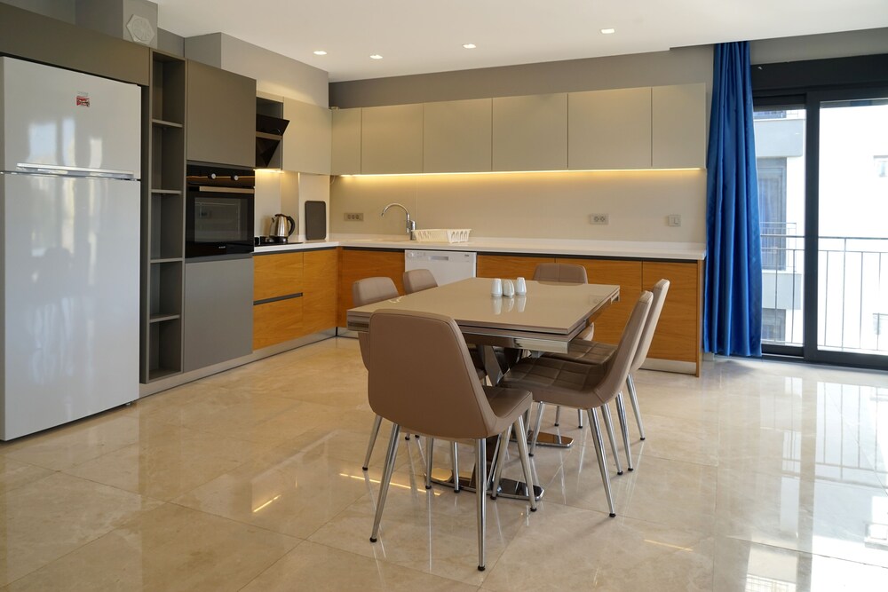 Mene Suites 22/33