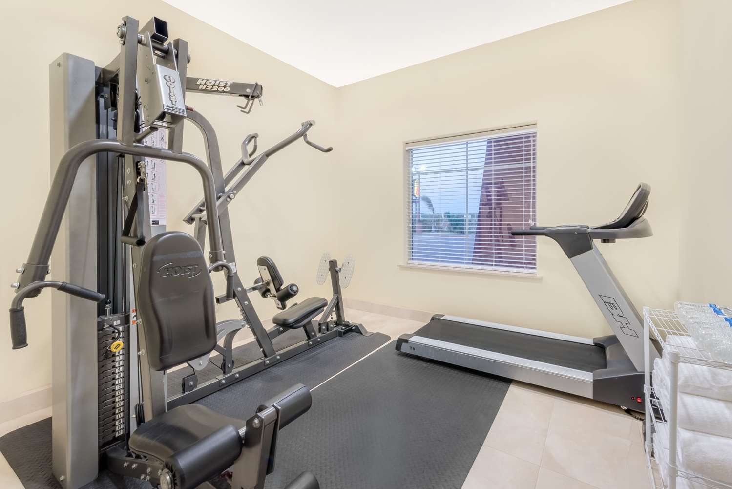 Super 8 by Wyndham Hidalgo/McAllen Area 3/7