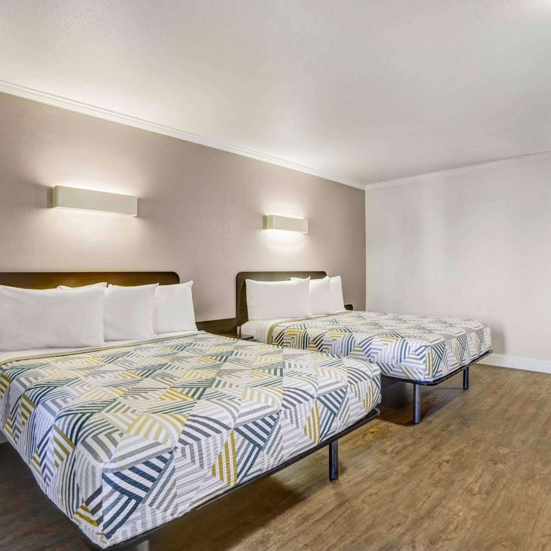 2 Queen Beds ADA/RI Shower/Non-Smoking