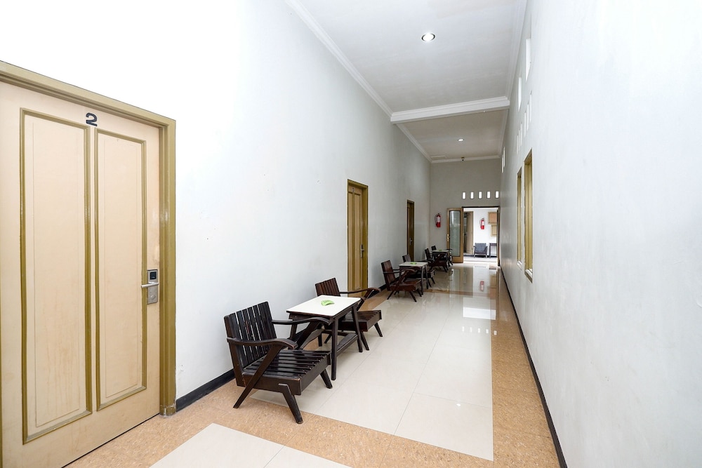 OYO 2436 Hotel Kencana 36/52