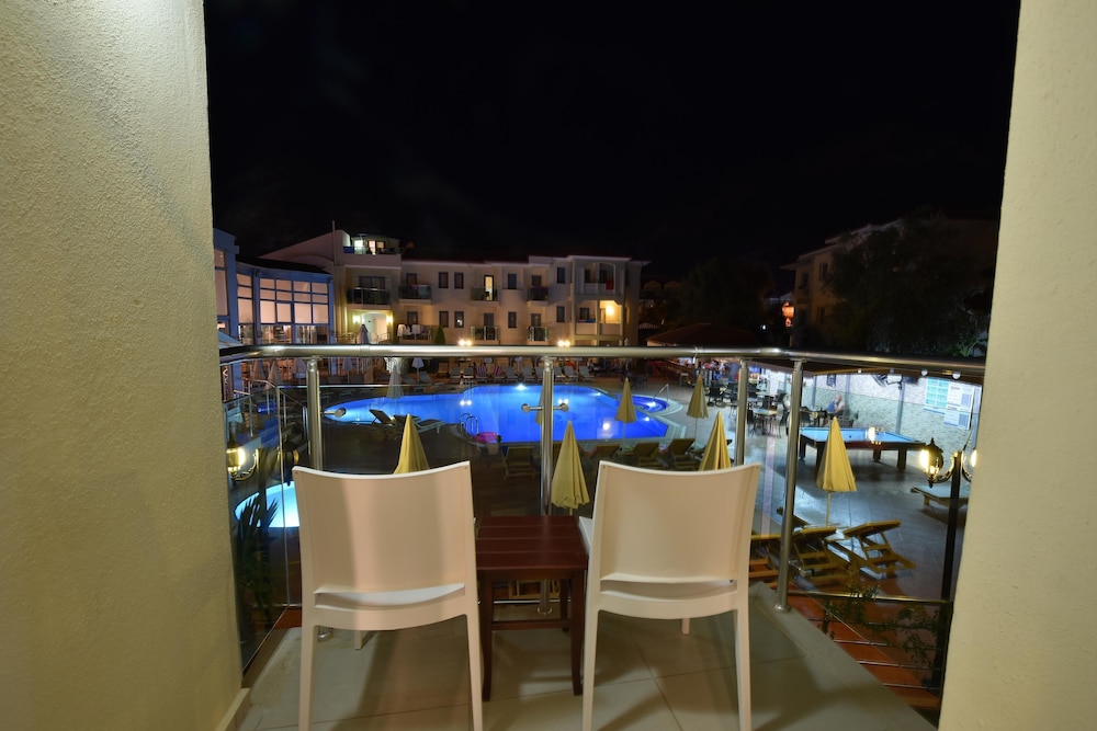 Belcehan Deluxe Hotel 28/50