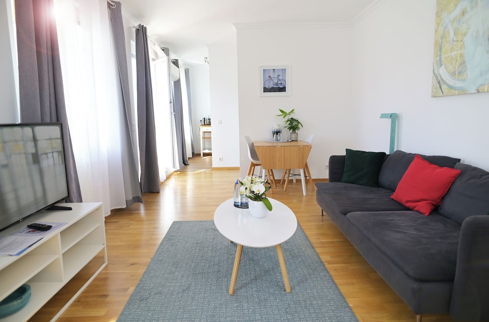 Graf-Adolf Apartments 51/69