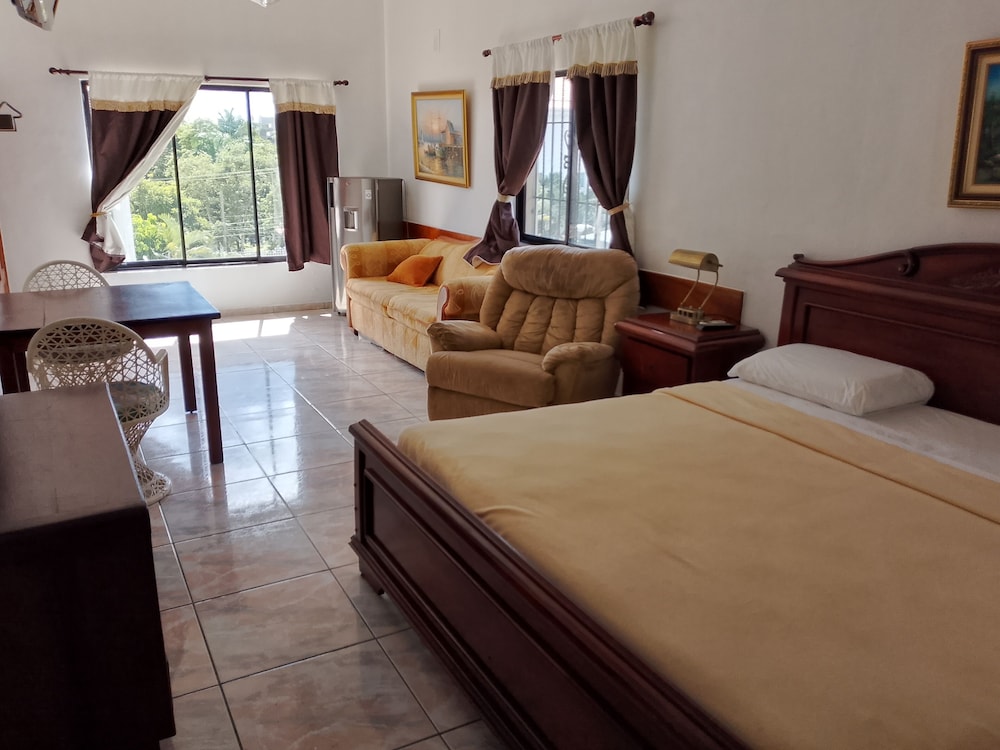 Hotel Garant & Suites 30/49