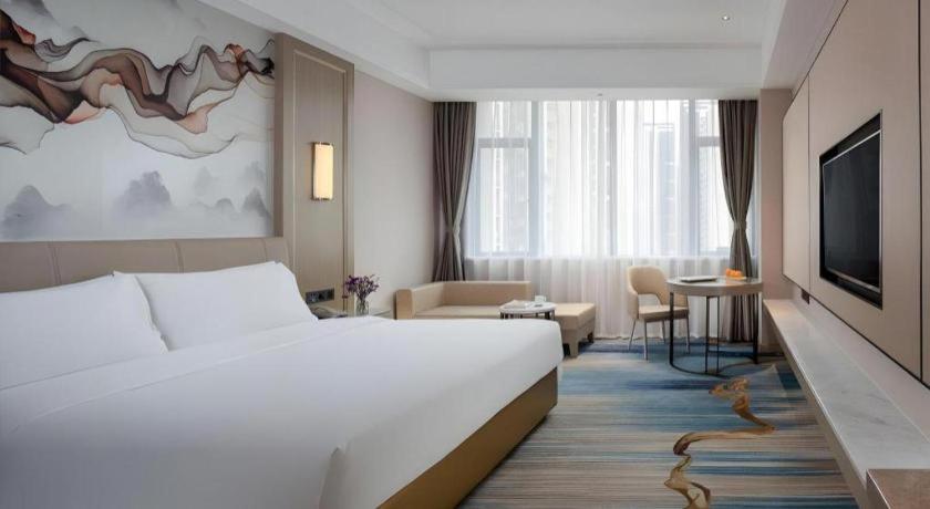 Venus Royal Hotels (Zhongshan Dongfeng Center) 11/50