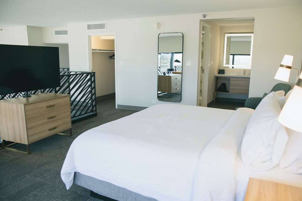 1 Bedroom, Penthouse, Suite, King Bed, Sofa, Kitchen