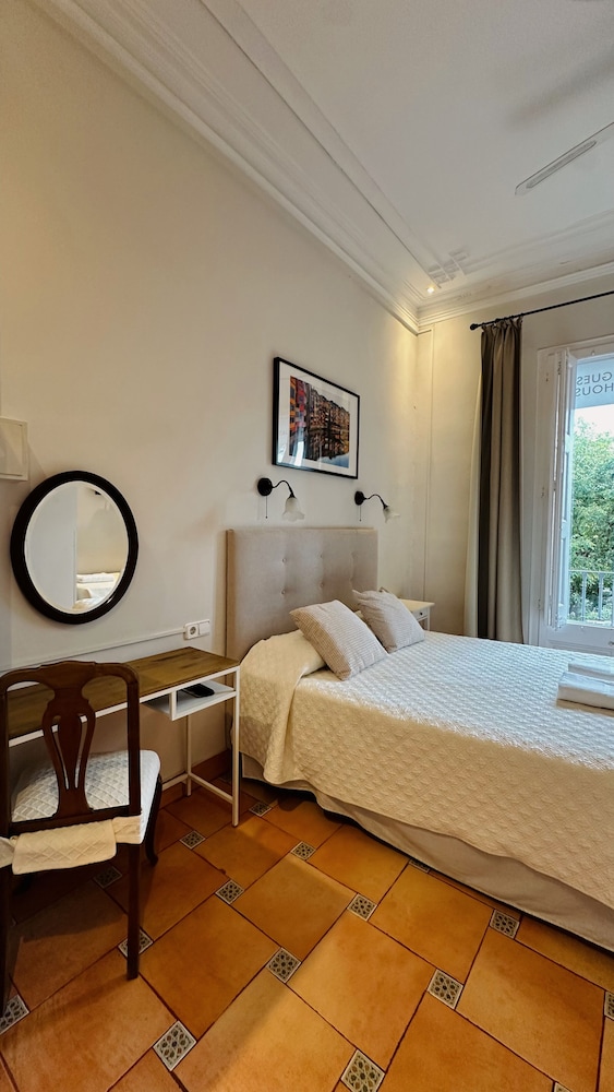 BARCELONA CENTER INN 10/50
