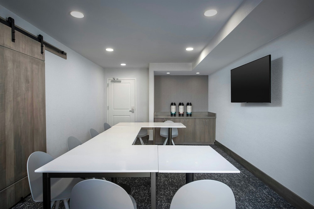 Extended Stay America Annapolis - Admiral Cochrane Drive 52/56