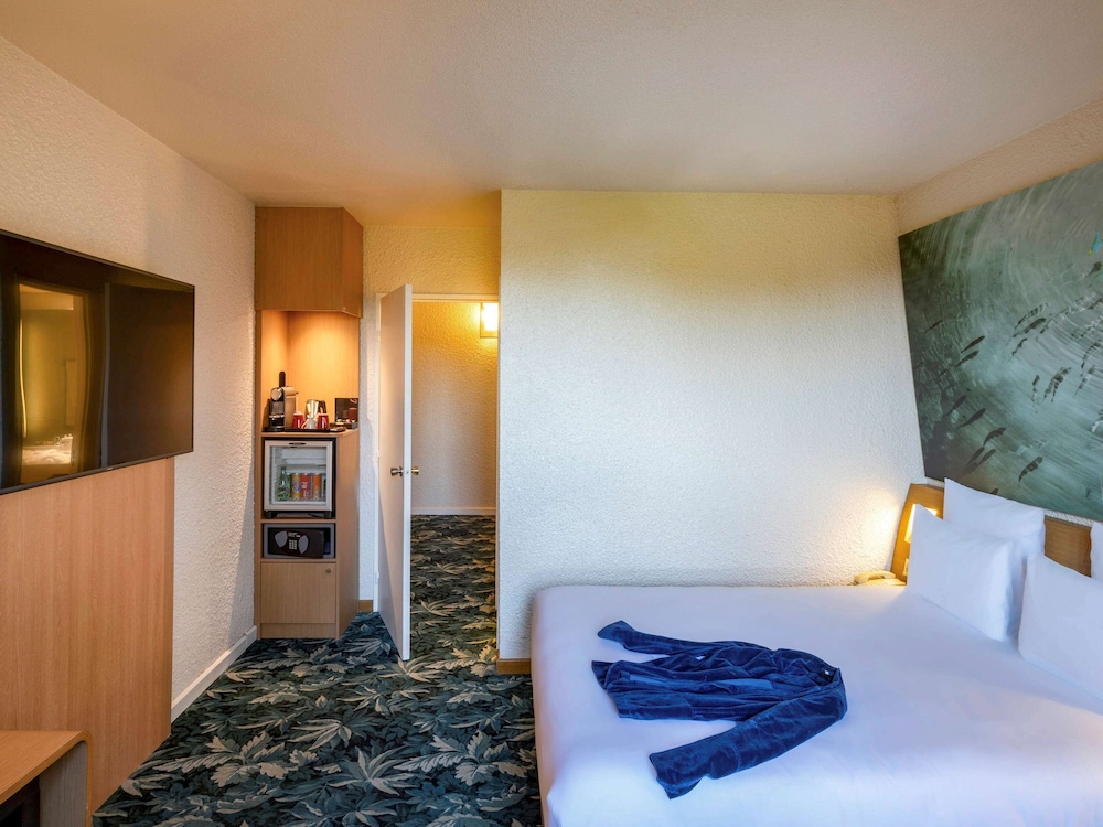 NOVOTEL CHATEAU DE MAFFLIERS 10/79