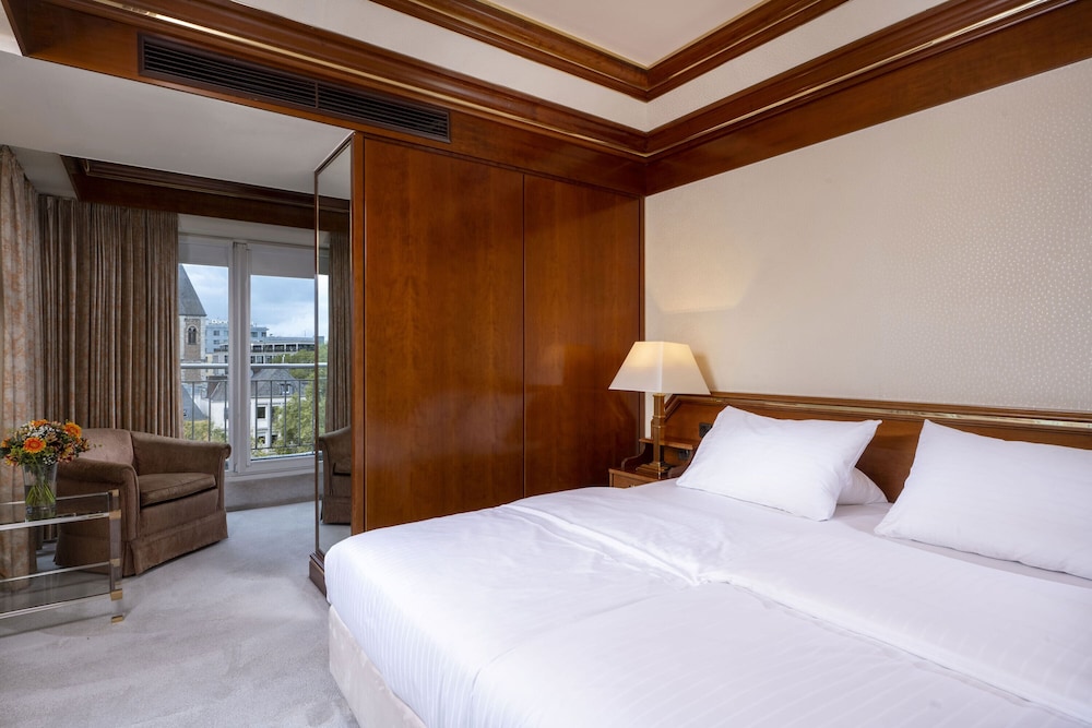 DELUXE, SUITE