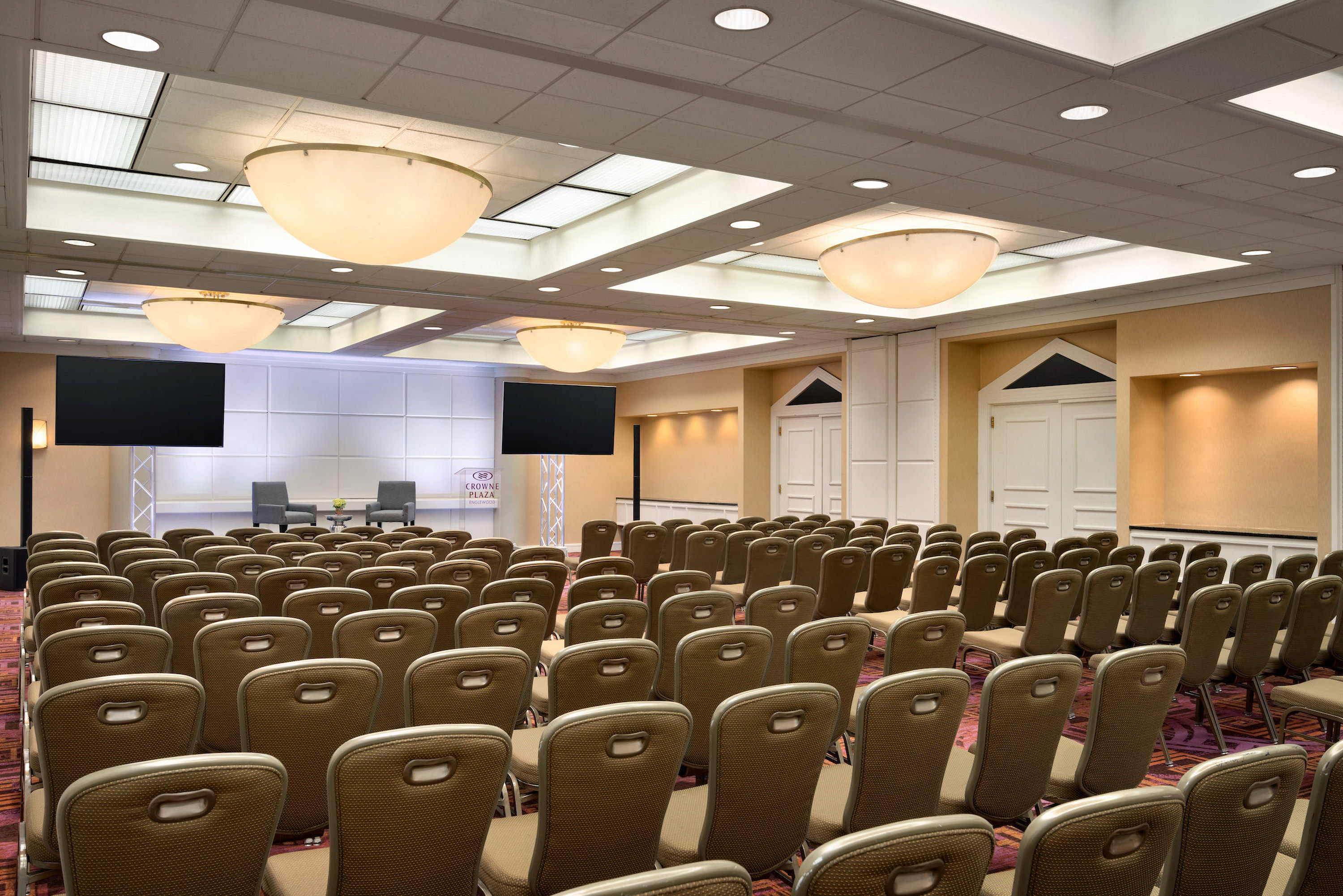 Crowne Plaza Englewood 39/48