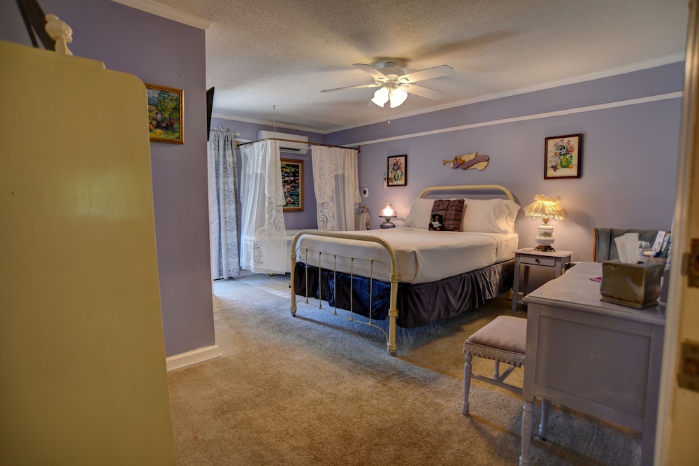 Blue Mountain Mist Country Inn 5/63