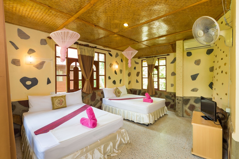 BOTTLE BEACH 1 RESORT 36/74