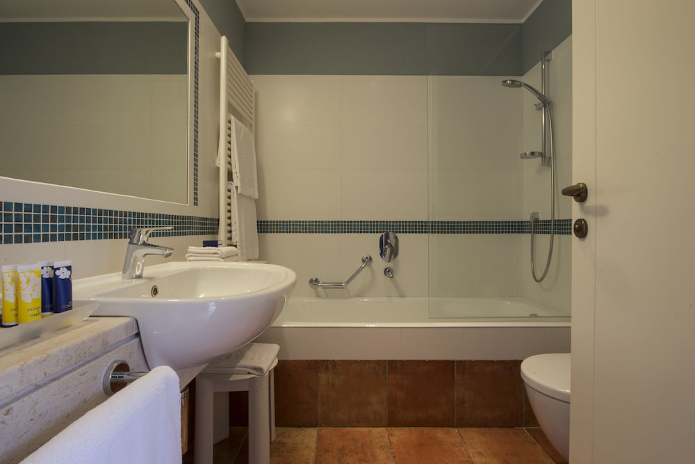 Lantana Resort Hotel and Apartments 22/68