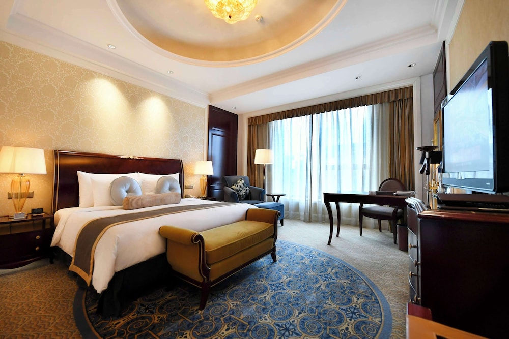 Deluxe, King Bed