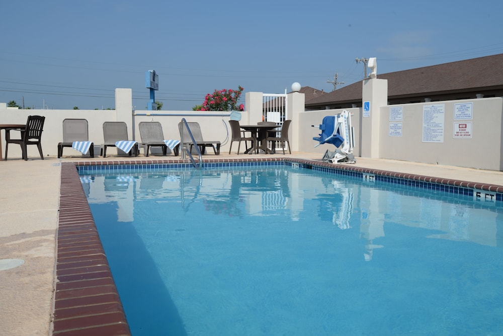 Port Isla Inn 3/53