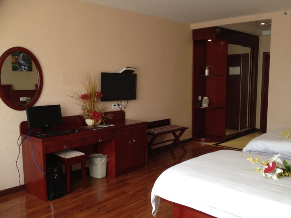 GreenTree Inn Anhui Chuzhou Wandong International Car City Express Hotel 14/44