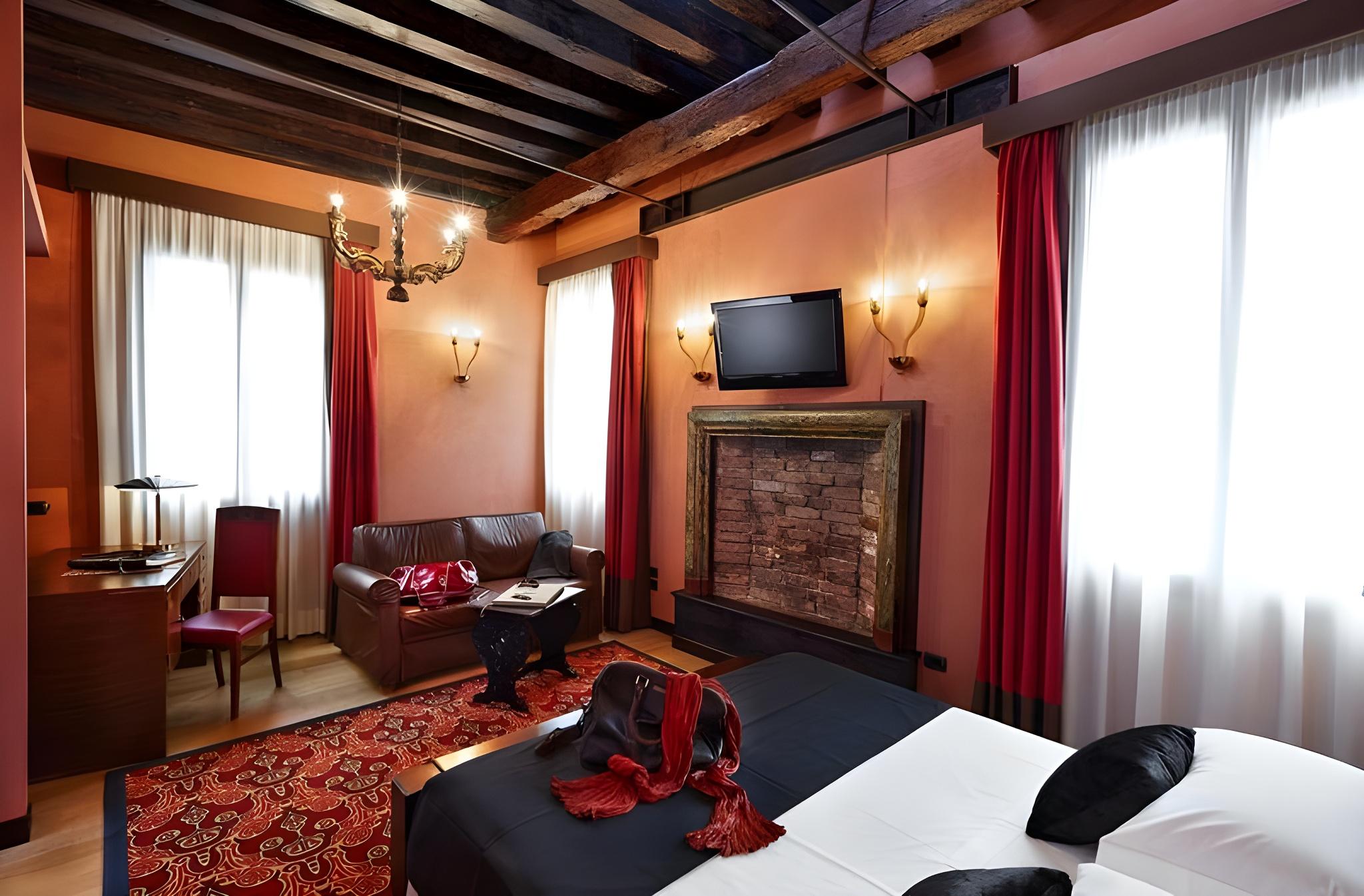 ROOM, TRIPLE