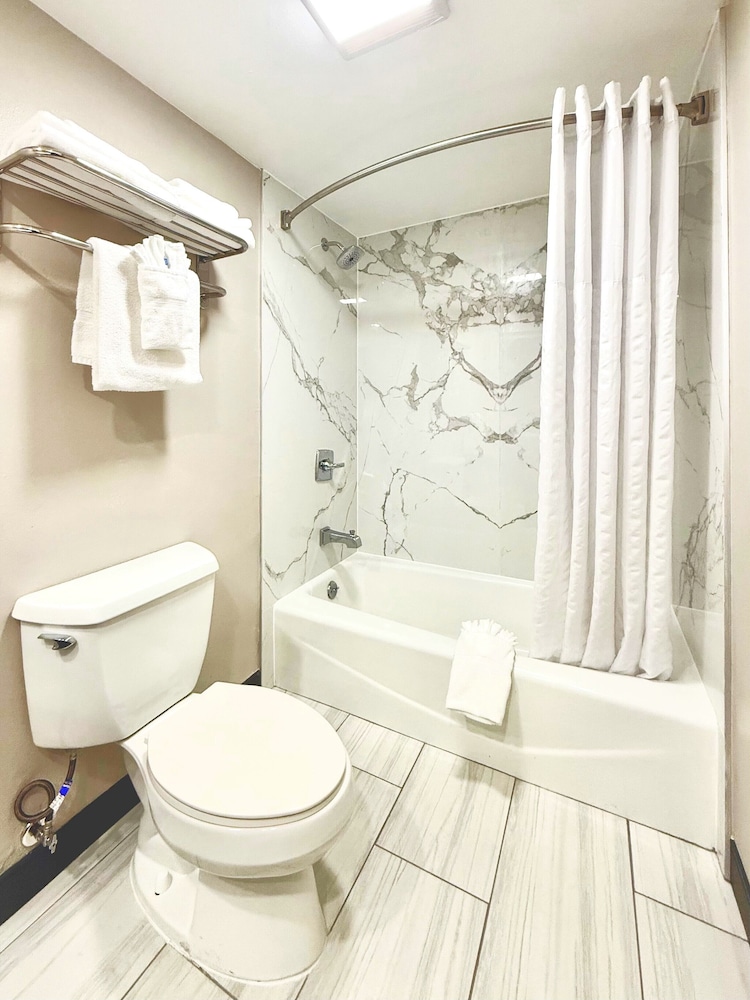 Days Inn By Wyndham Los Angeles Lax Redondo Manhattan Beach 51/56