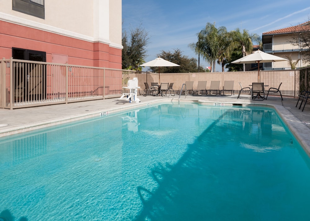 Hampton Inn And Suites Tulare 1/60