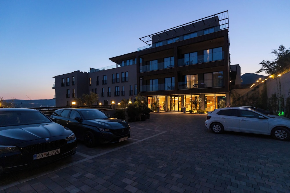 Royal Blue Resort & Residences 43/50