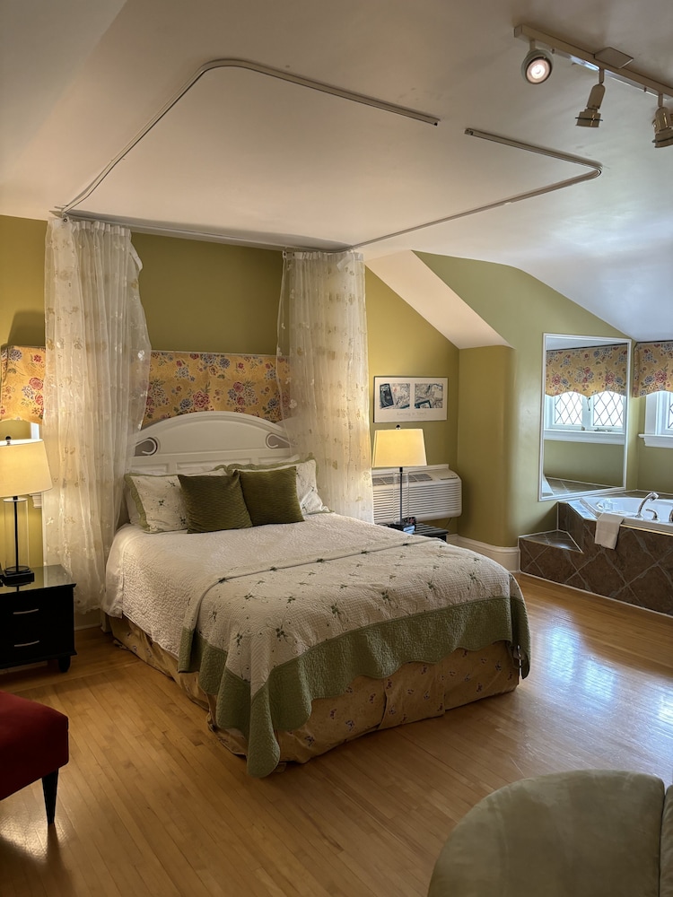 Leaside Manor By The Leaside Group 9/48