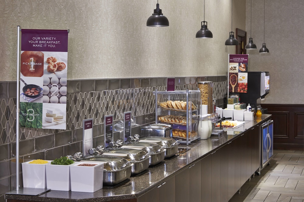 Residence Inn Milwaukee Downtown by Marriott 46/54