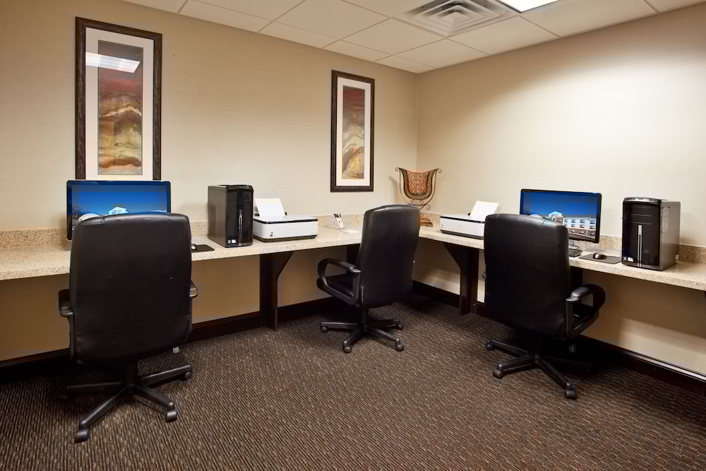 Holiday Inn Express Hotel Suites Zanesville North 54/66