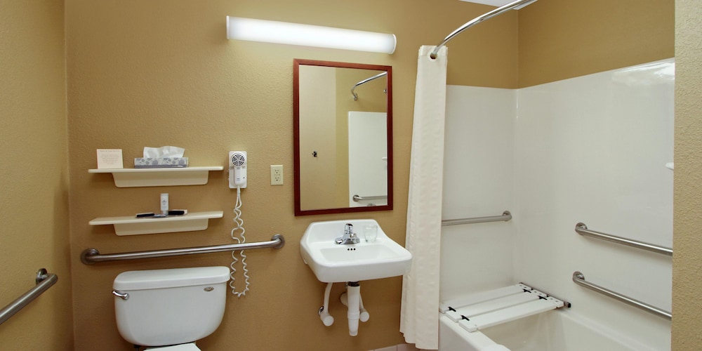 Candlewood Suites Columbus Fort Benning 23/75