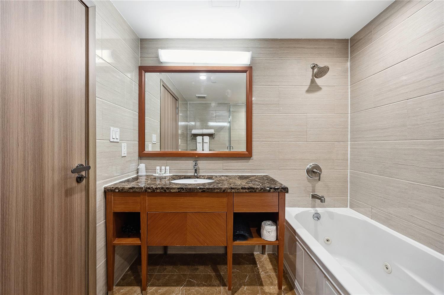 Ramada by Wyndham Flushing Queens 34/35