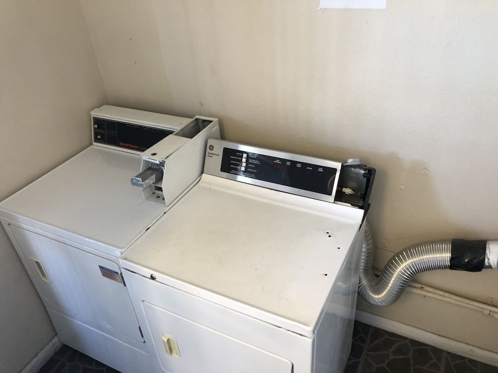 Super 8 By Wyndham Ridgecrest 23/44