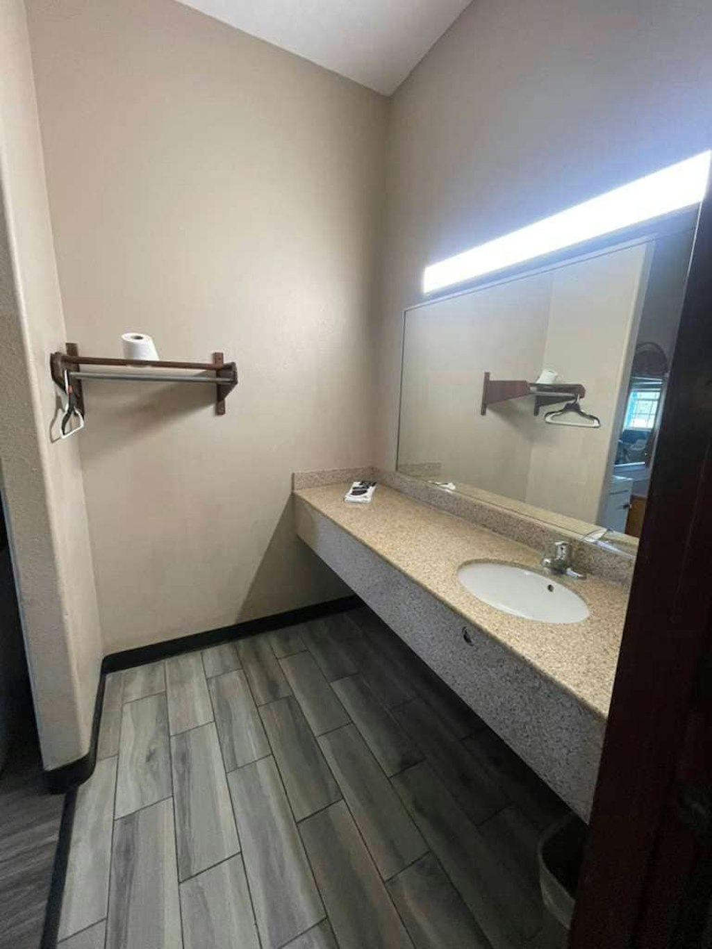 Airport Inn & Suites South Padre Island I 37 16/23