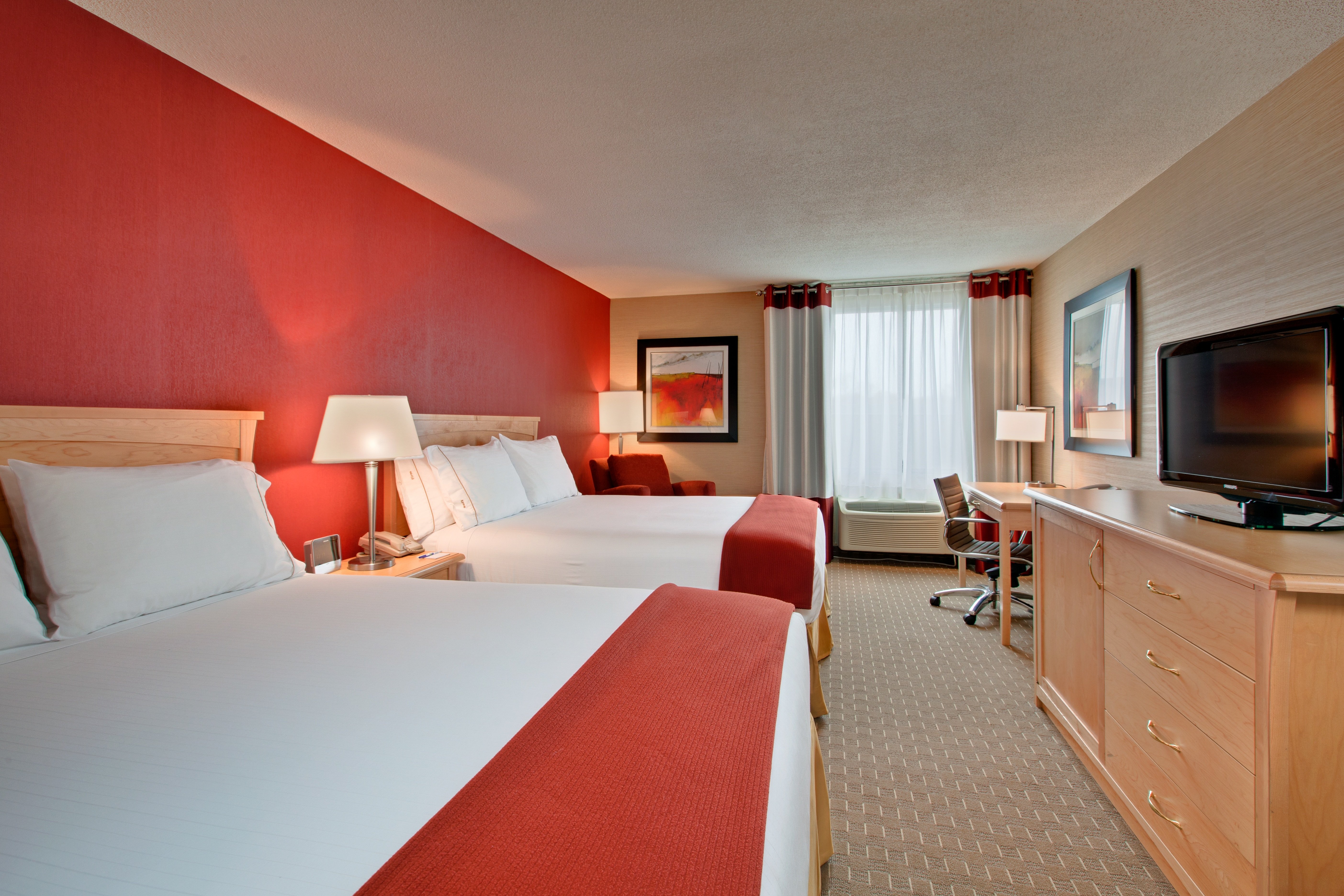 Holiday Inn Express Suites Chatham South 18/75