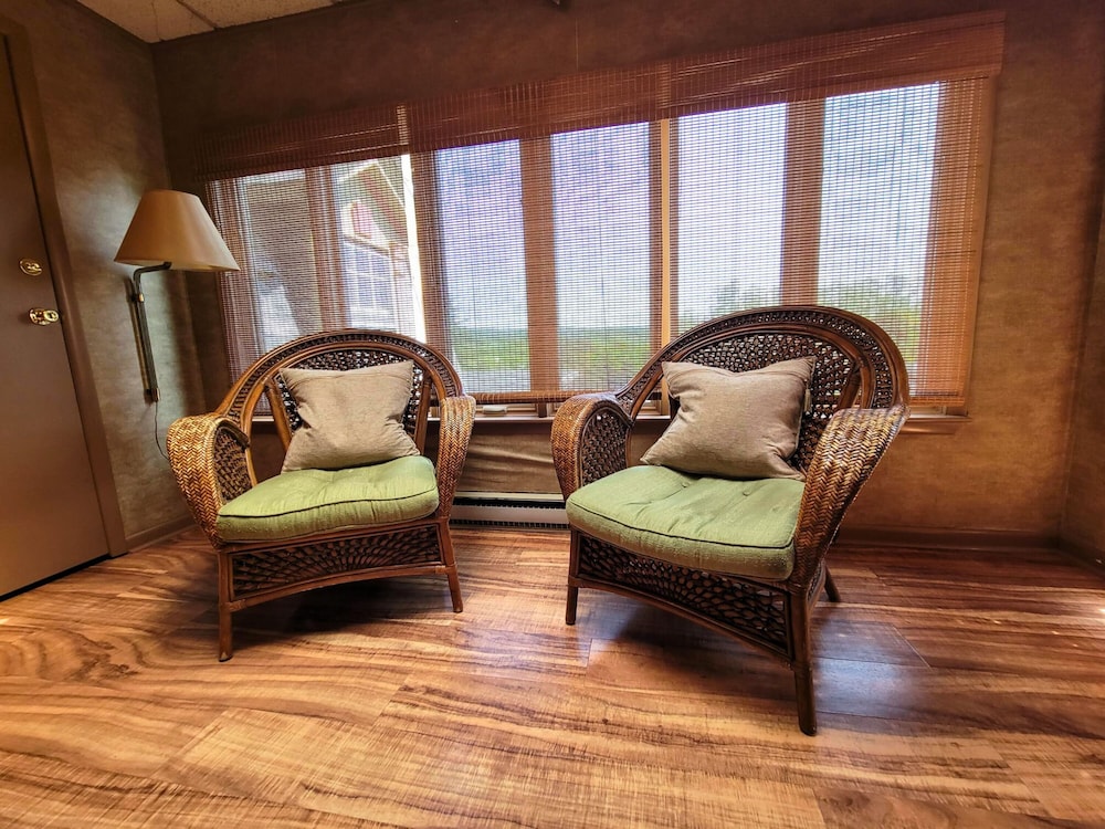 Altland House Inn and Suites 26/50