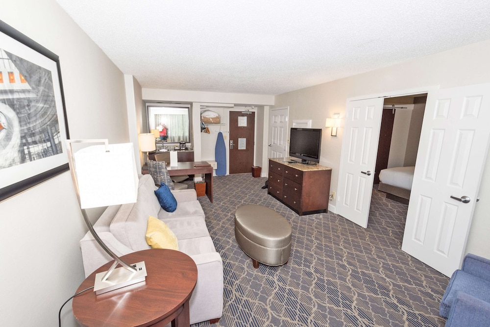 Doubletree Suites by Hilton at The Battery Atlanta 54/81