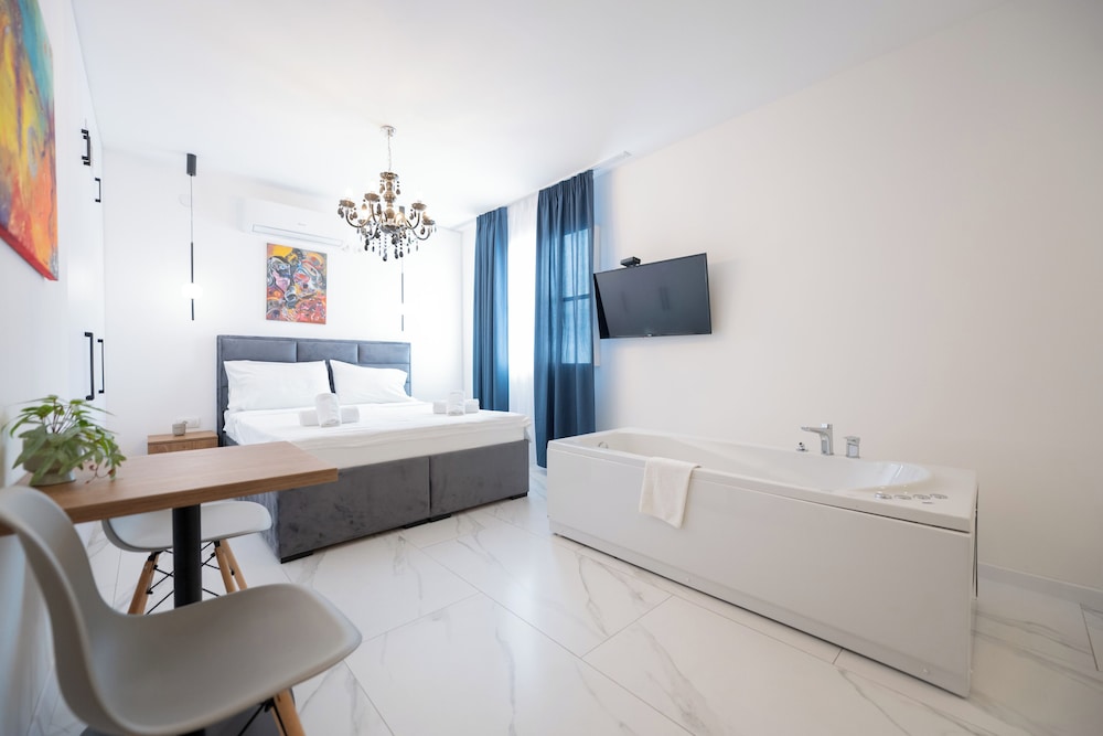 Kings Palace Suites 45/50