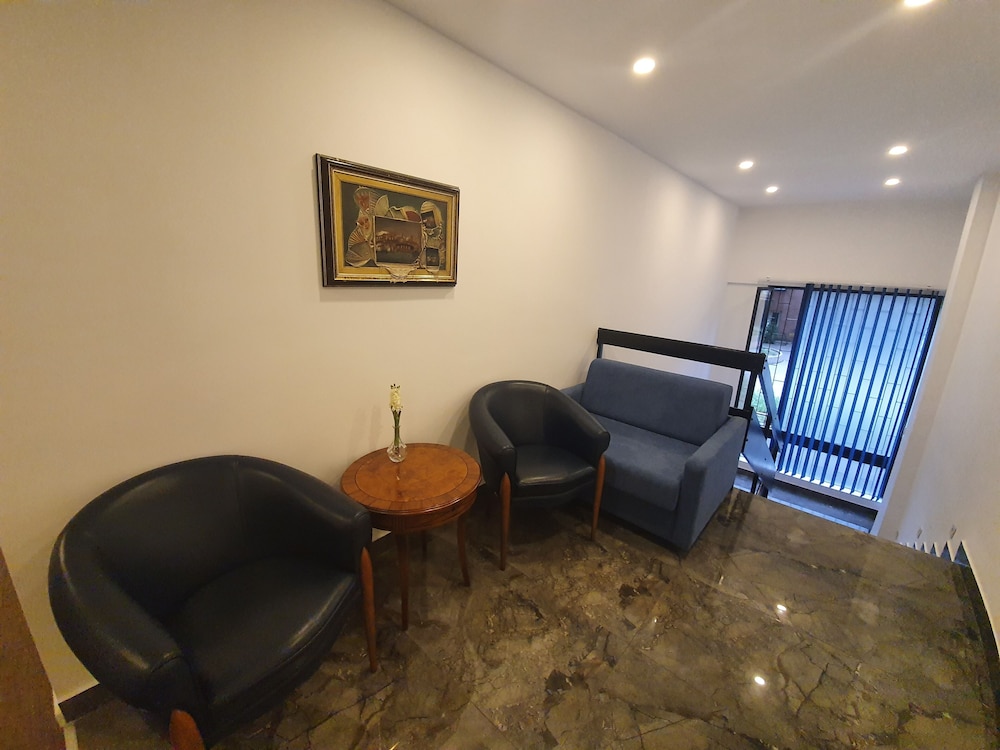 Premium Crown Suites 33/47