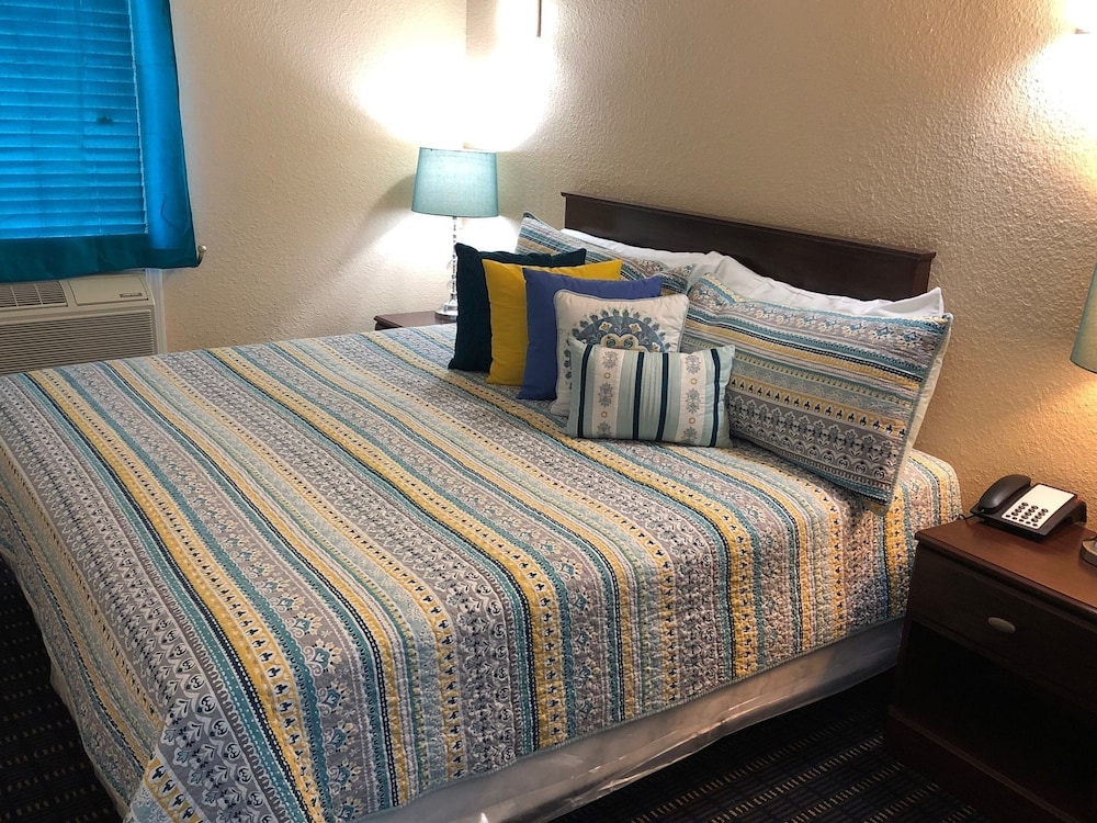 EXECUTIVE, KING BED