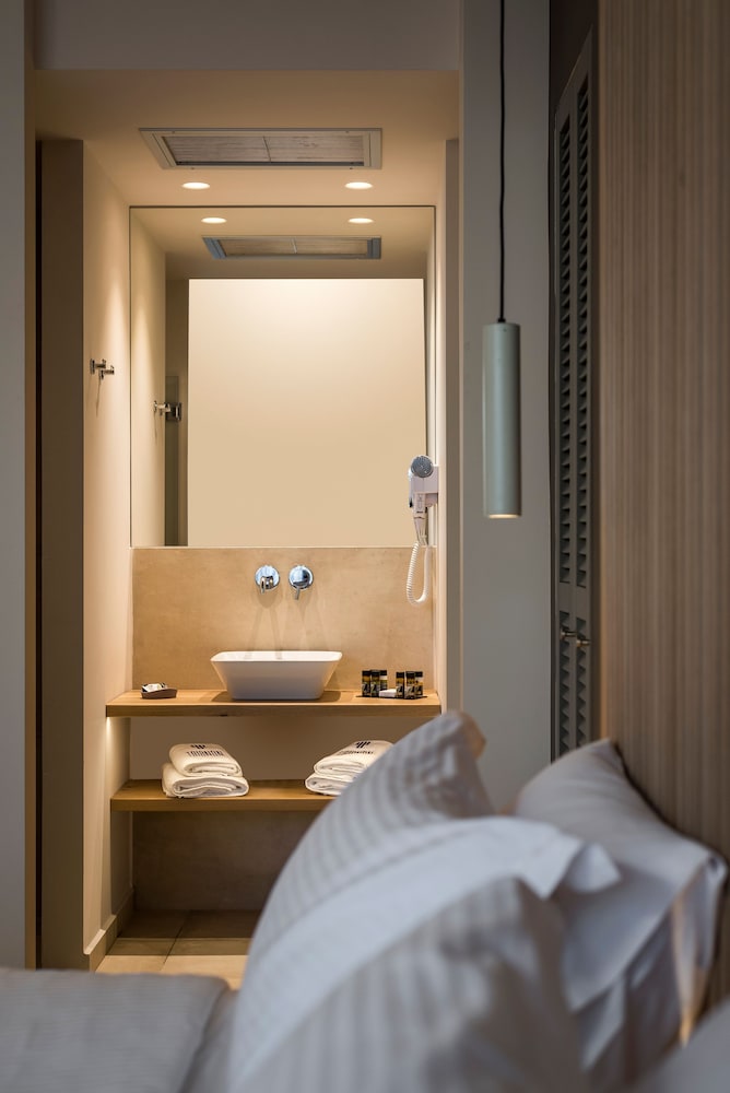Trianon Luxury Apartments and Suites 24/74