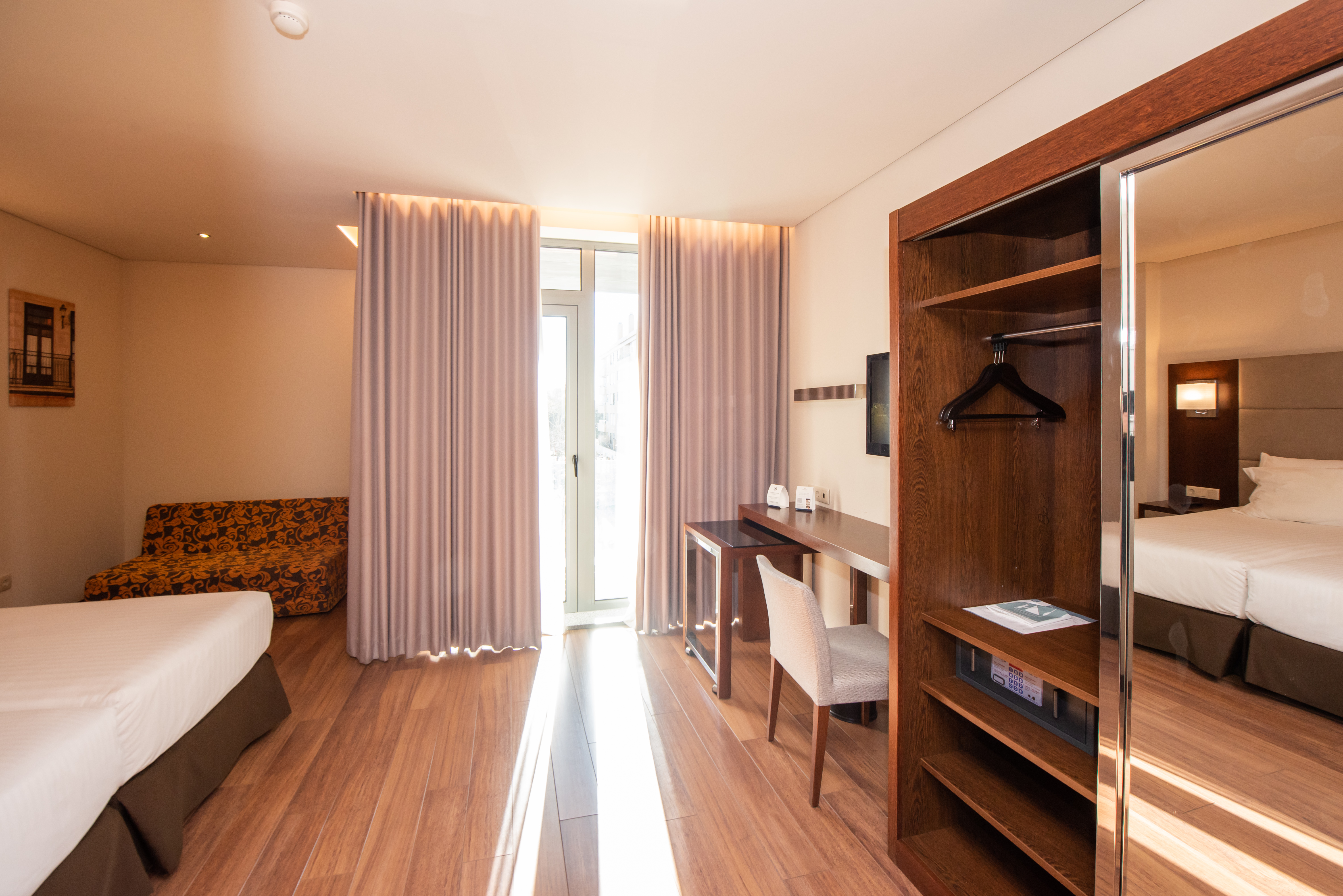 Room, Triple