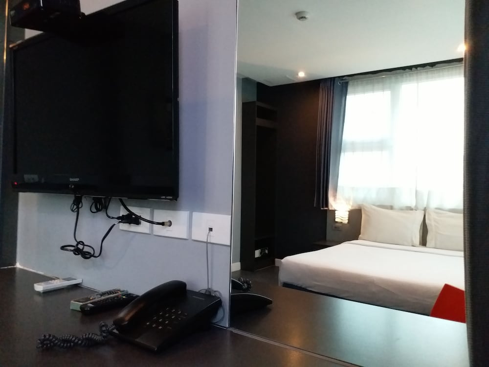 Leez Inn Malate 28/65