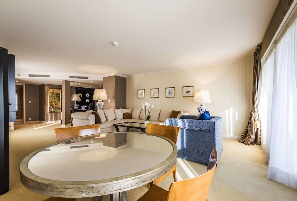 Royal Plaza Montreux Hotel 46/77