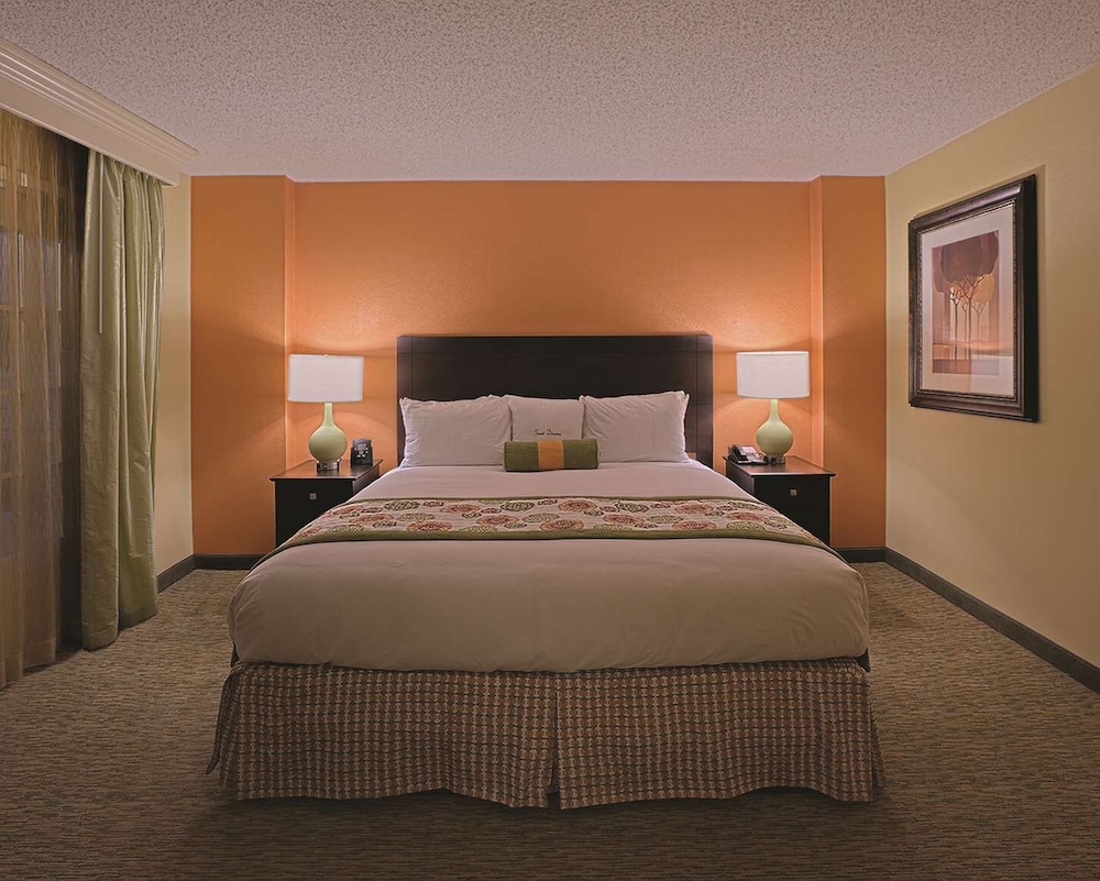 Doubletree Suites by Hilton at The Battery Atlanta 38/81
