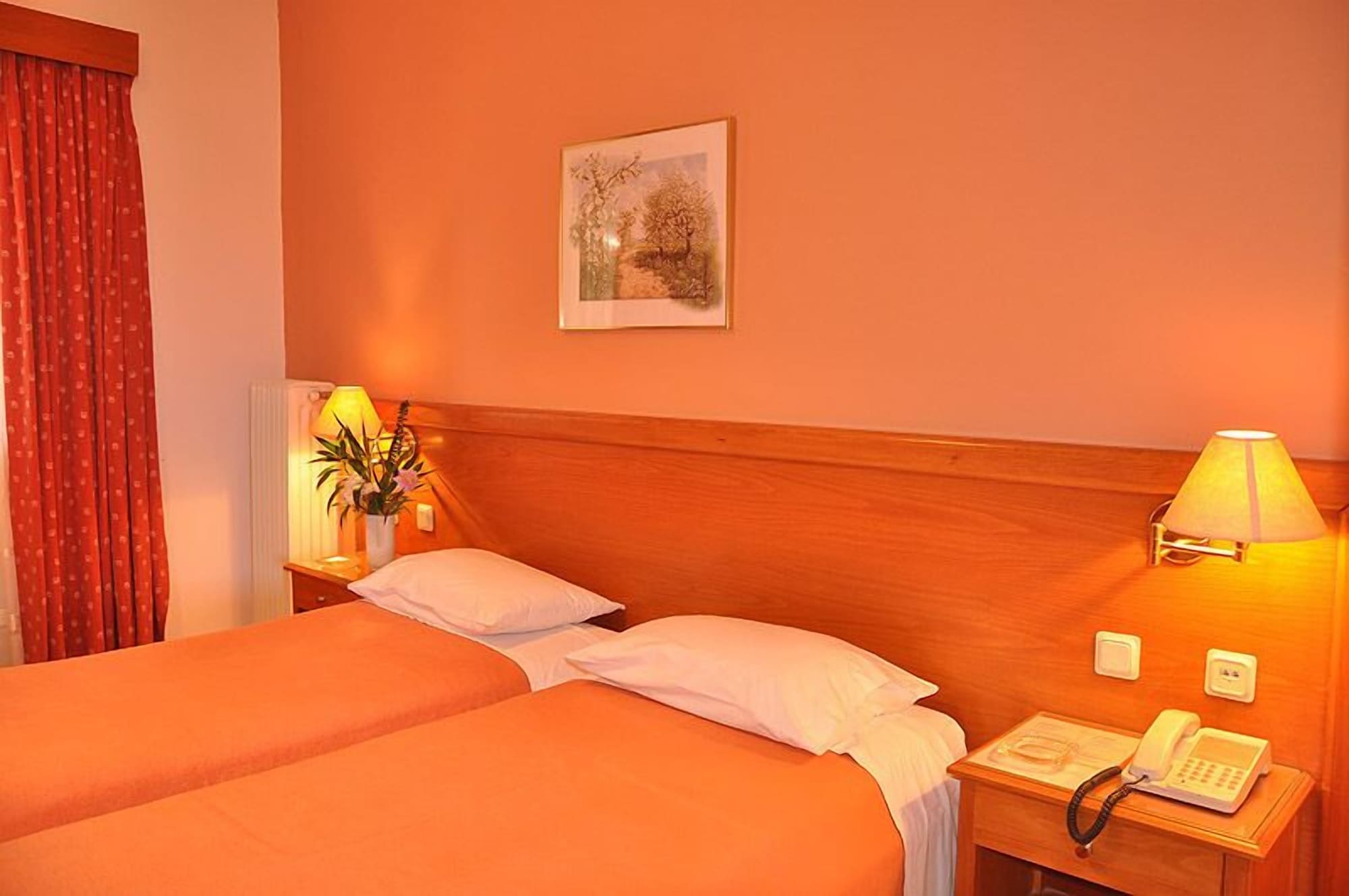 Room, Double Bed, BRETAGNE 6/10